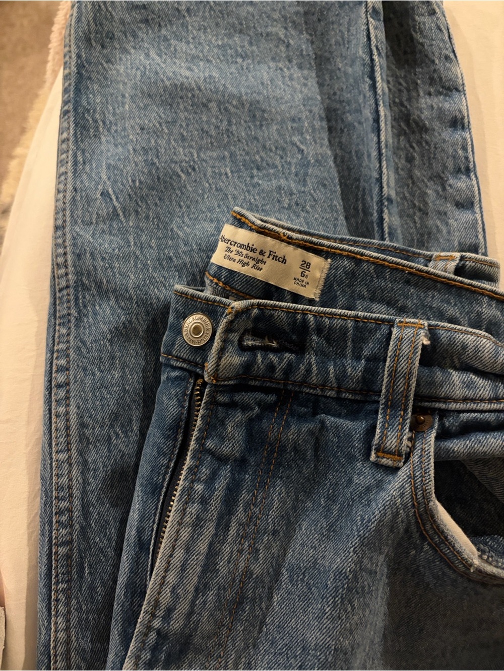 Abercrombie & Fitch Women’s Curve Love 90’s Straight Leg Jean